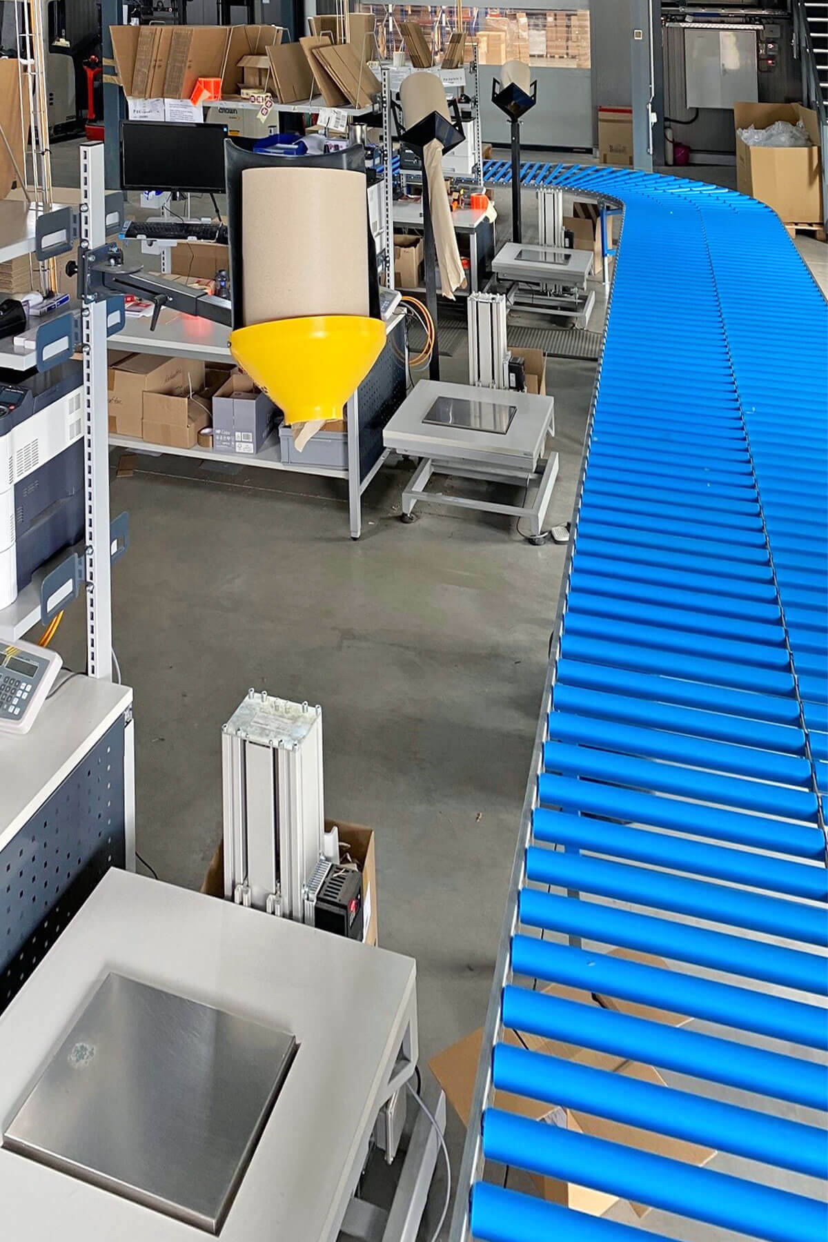 Fördertechnik mit Hubelementen, ERGO-line Packstationen