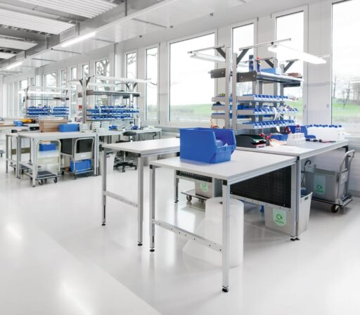 ERGO-line Montagetische mit LED-Leuchten für optimale Arbeitsplatzausleuchtung {{brizy_dc_image_alt imageSrc=