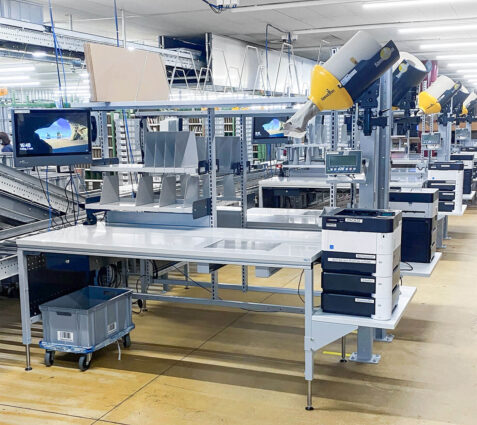 Packtische-Waage-Verpackung-EDV-Zubehoer_Buchzentrum_6 Ablagen und Aufbauten an Packtischen im Versandzentrum